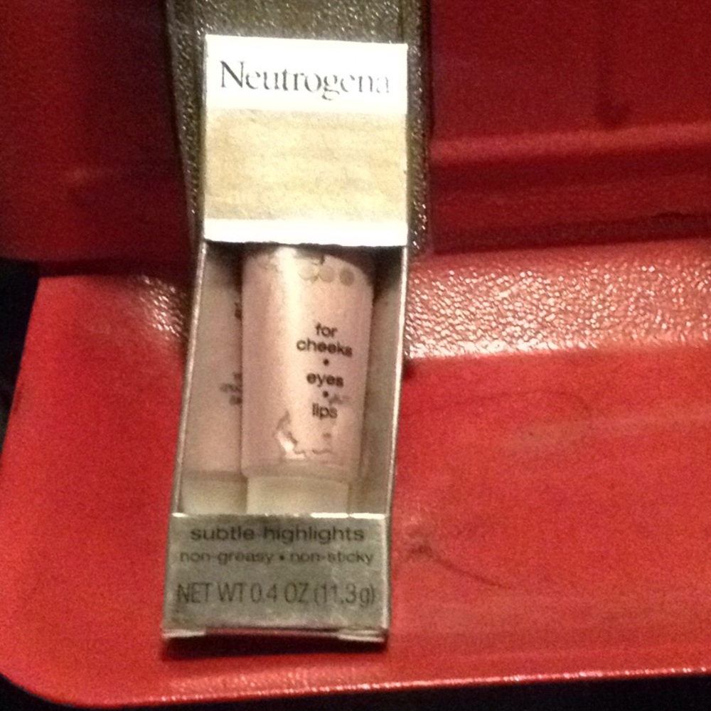 Neutrogena Shimmer Sheers Enchanted 50 All Over Color